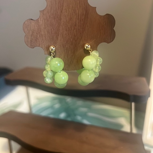 Elegant Vintage Green Beaded Earrings - Picture 1 of 8